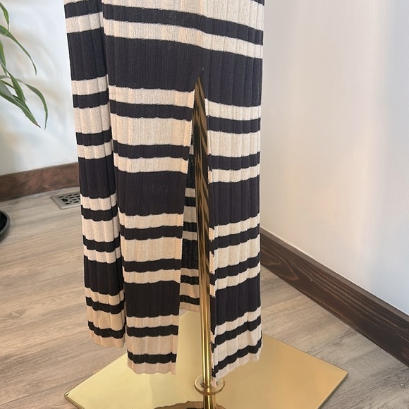 Ribbed Knit Black & Cream Striped Maxi Dress – V-Neck Cap Sleeve Side Slit Sz M - Picture 5 of 7